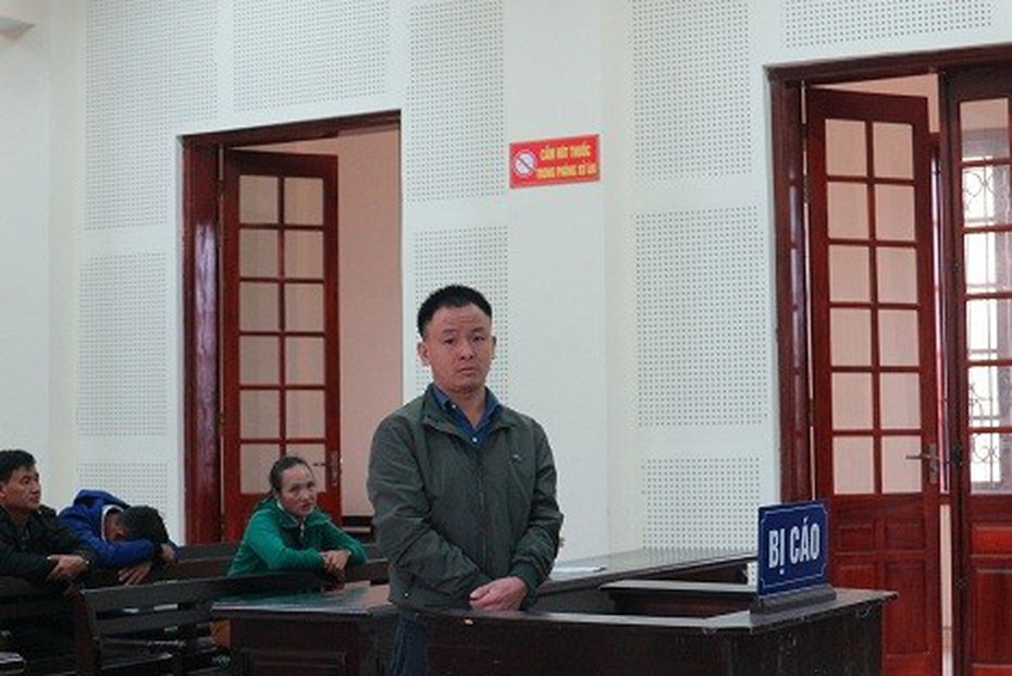 Bị công an phát hiện người đàn ông bảo vợ phi tang ma túy