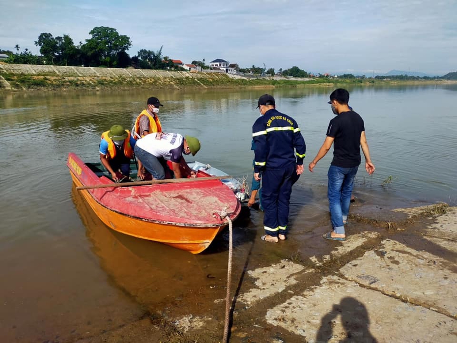 Nghệ An: Tìm thấy thi thể người phụ nữ nghi nhảy cầu tự tử