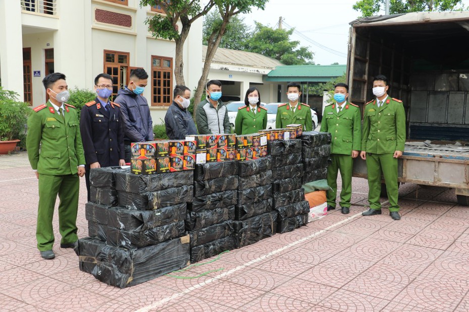 Nghệ An triệt phá đường dây buôn bán hơn 2,4 tấn pháo các loại