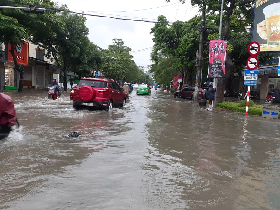 Mưa lớn kéo dài, hàng nghìn học sinh Nghệ An phải nghỉ học