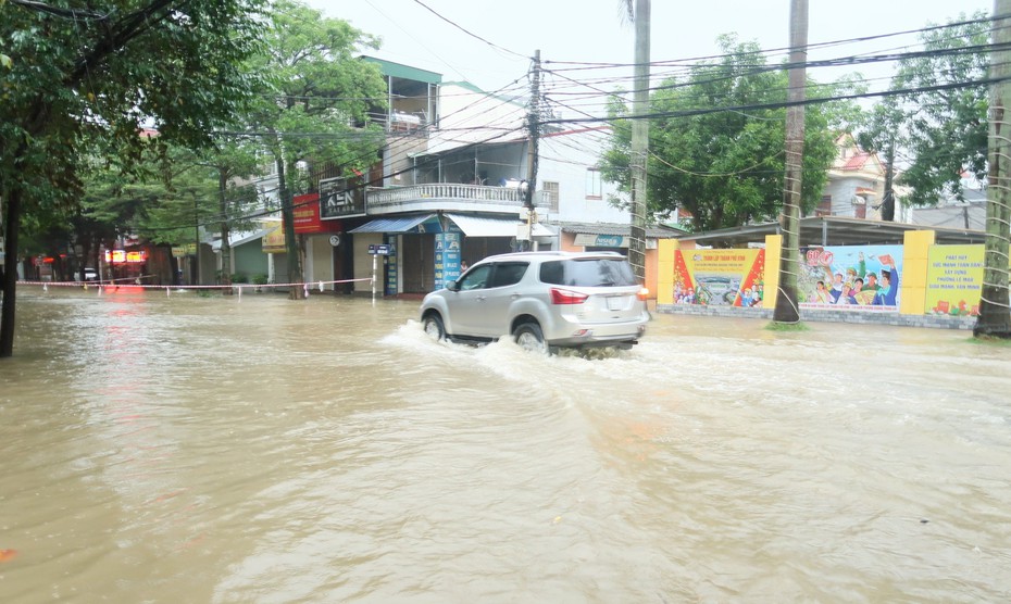 Nghệ An: Một số trường thông báo nghỉ học vì mưa lớn, đường ngập