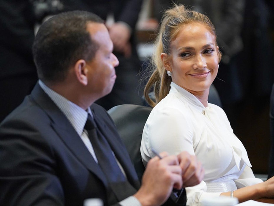 Nội dung bức thư tay của cựu Tổng thống Obama chúc mừng Jennifer Lopez đính hôn