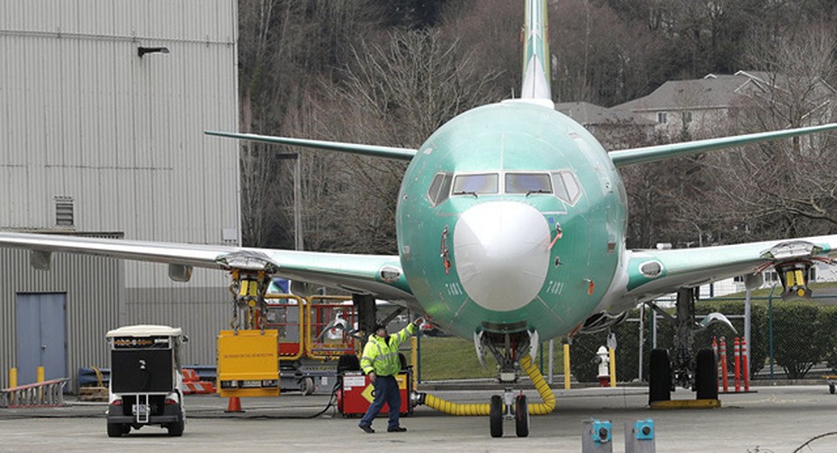 Boeing và 737 Max bất ngờ đối mặt "sóng dữ"