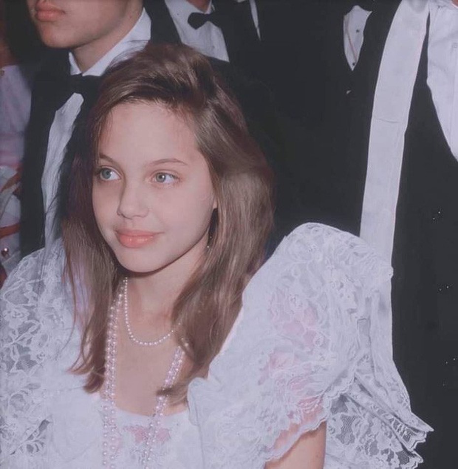 Vẻ đẹp năm 11 tuổi của Angelina Jolie