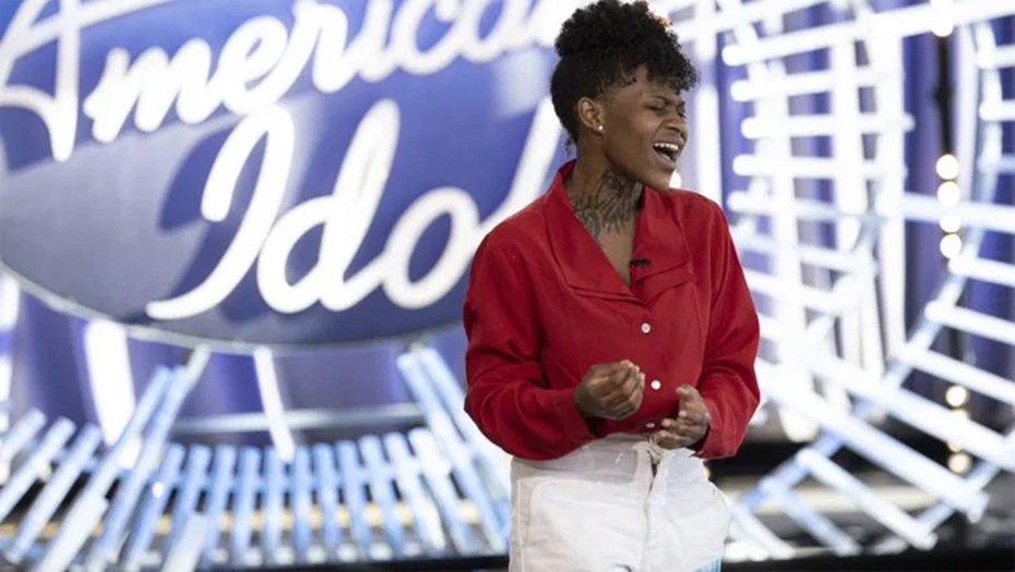 Cô gái hát rong trở thành quán quân American Idol 2020