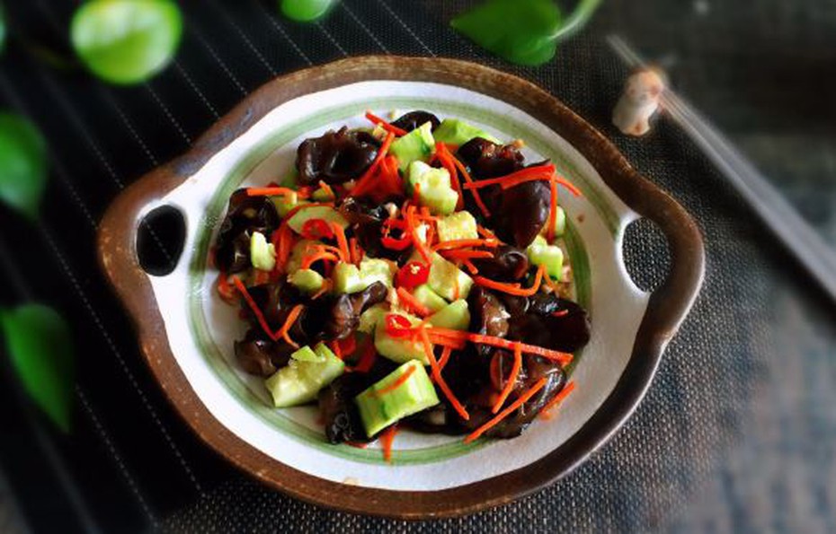 Cách làm salad nấm mộc nhĩ lạ miệng ngày đông