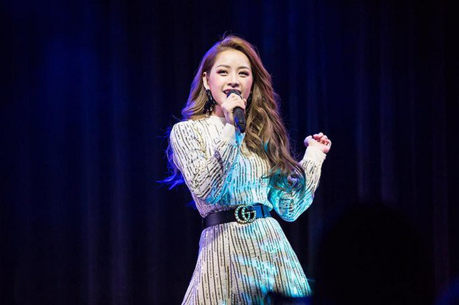 Chi Pu lại bị chê hát live kém, quên lời khi họp fan ở Hàn Quốc