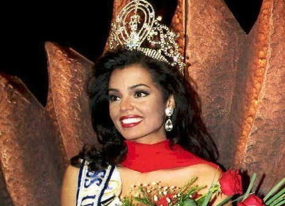 Hoa hậu Hoàn vũ 1995 Chelsi Smith qua đời ở tuổi 45 vì ung thư
