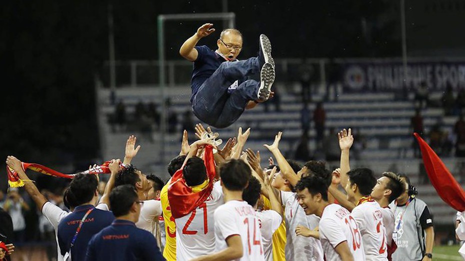 Danh hài Vượng Râu, Chiến Thắng “ứng khẩu thành thơ” mừng U22 Việt Nam giành HCV SEA Game