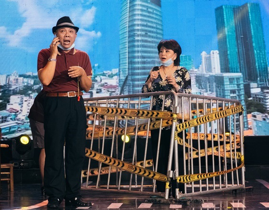 Nghệ sĩ Trung Dân, Lê Giang hối hả đón cái Tết lạ lùng vì dịch Covid-19