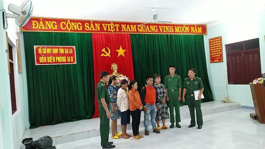 Hạnh phúc ngày trở về của nạn nhân bị lừa bán ra nước ngoài