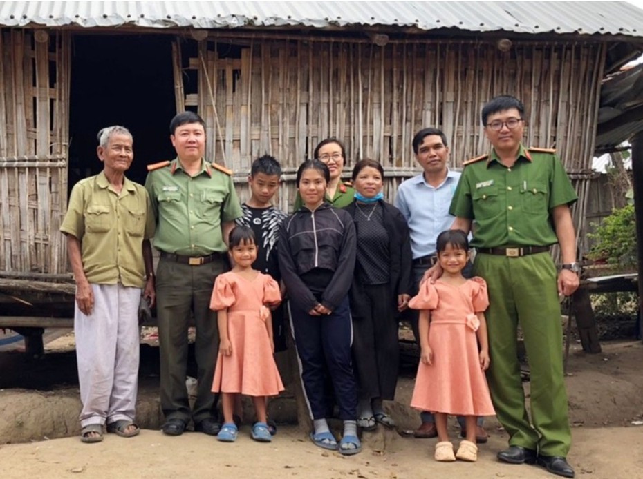 Gia Lai: Công an huyện Kbang “tiếp bước em đến trường”