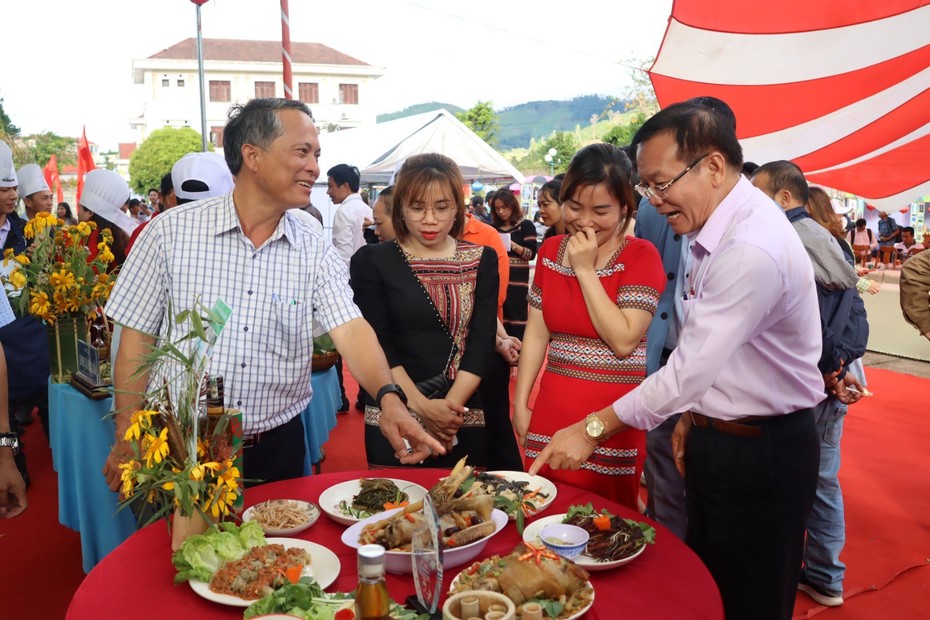 Kon Tum: Độc đáo hội thi ẩm thực dược liệu tại thủ phủ sâm Ngọc Linh