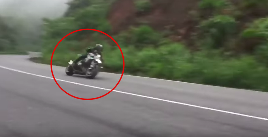 Clip: Thanh niên chạy PKL bất ngờ lao xuống sườn đèo Bảo Lộc sau màn ôm cua