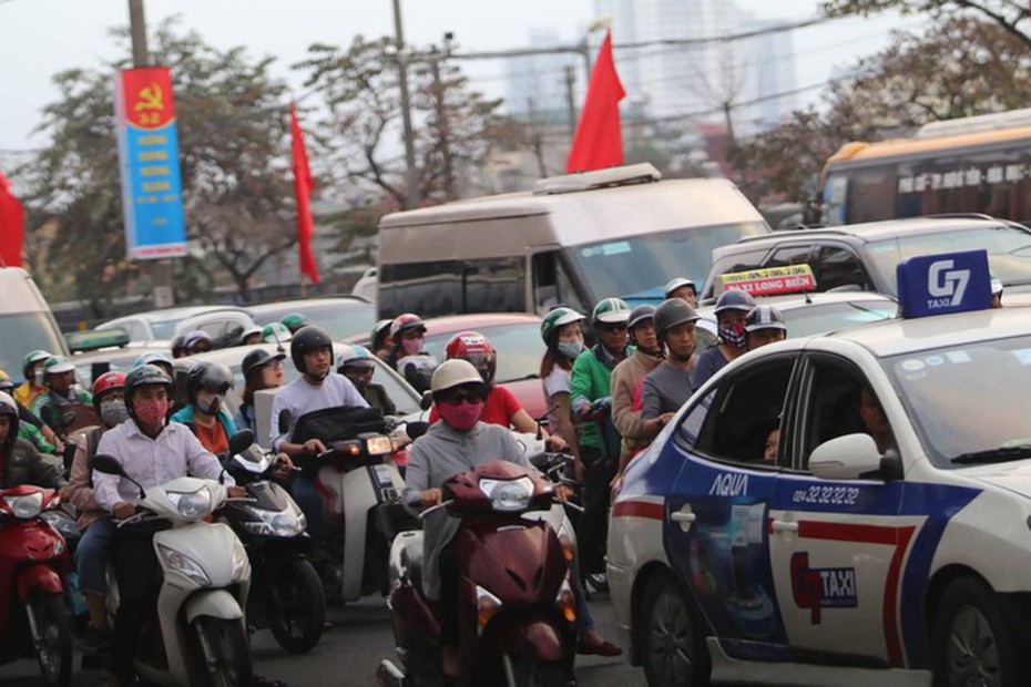 Nhiều tuyến đường cửa ngõ Thủ đô ùn tắc kéo dài sau kỳ nghỉ lễ