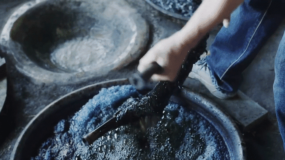 Clip: Cách người Nhật làm ra chiếc áo Kimono truyền thống