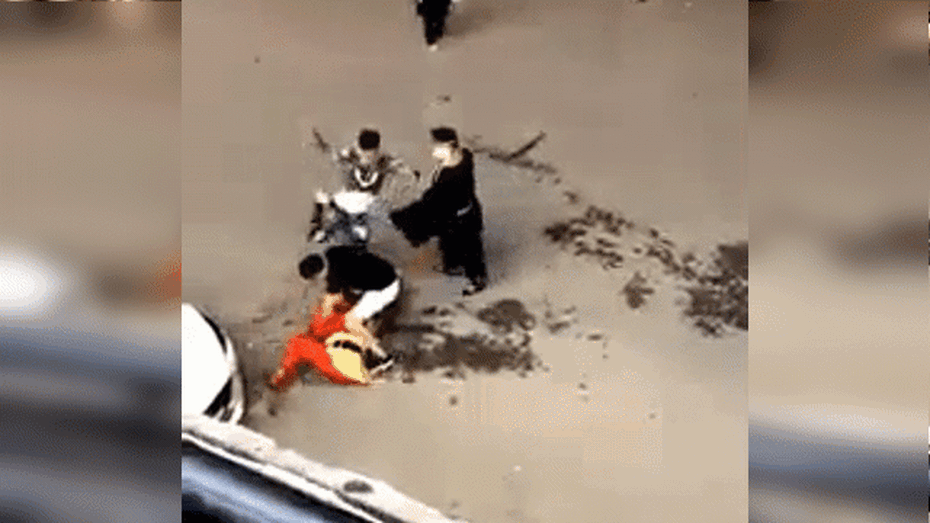 Clip: "Tôn ngộ Không, Trư Bát Giới" bị nhóm thanh niên đánh hội đồng ở Sapa