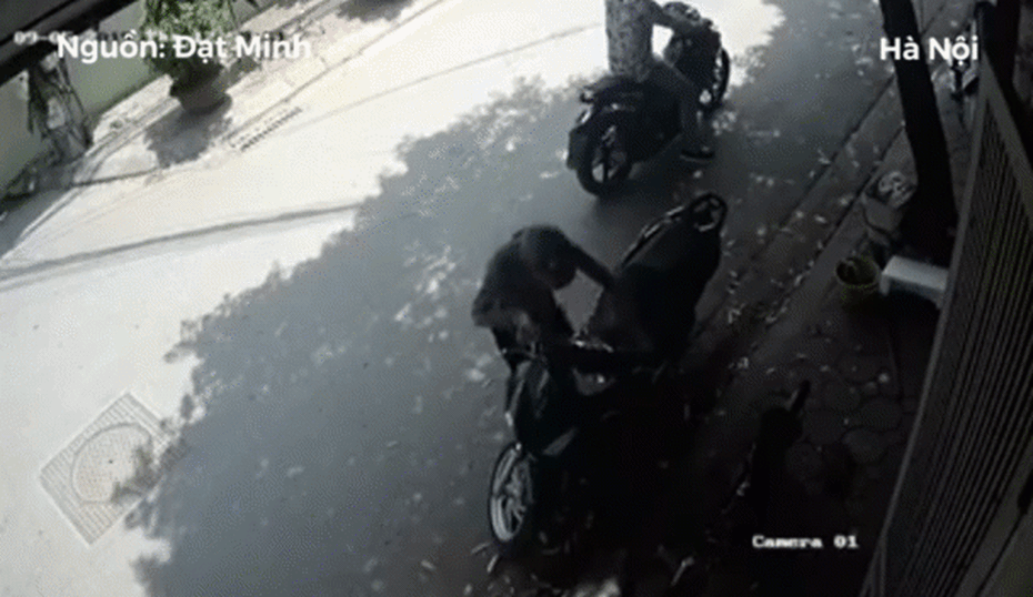 Clip: Màn bẻ khóa trộm xe SH nhanh như chớp giữa phố Hà Nội