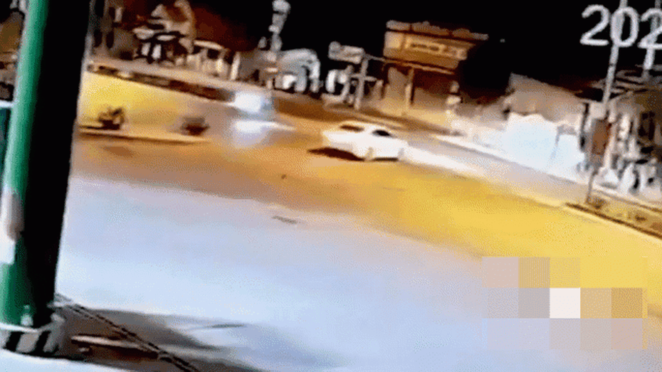 Clip: Văng lên không trung sau cú tông kinh hoàng, 2 thiếu niên tử vong
