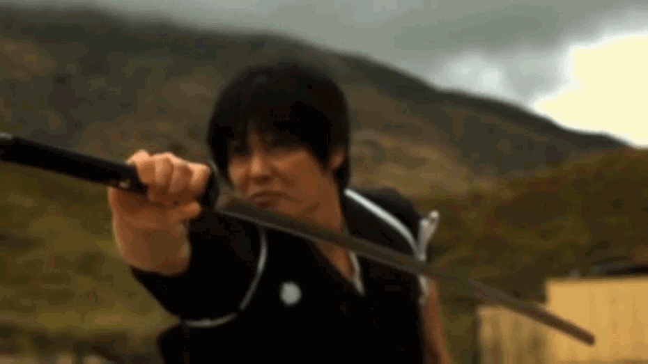 Clip: Màn chém đứt viên đạn đang bay ngỡ chỉ có trong phim kỹ xảo của bậc thầy kiếm thuật Nhật Bản