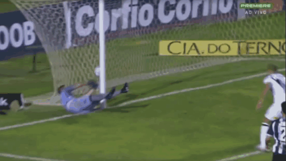 Clip: Đánh lừa trọng tài, thủ môn tạo ra pha cứu thua có 1-0-2
