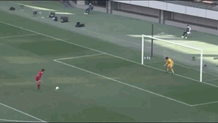 Clip: Màn chạy đà sút penalty gây ức chế và cái kết không tưởng