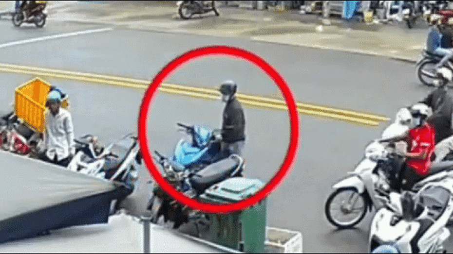 Clip: Người dân hợp sức vây bắt tên trộm xe máy như phim hành động