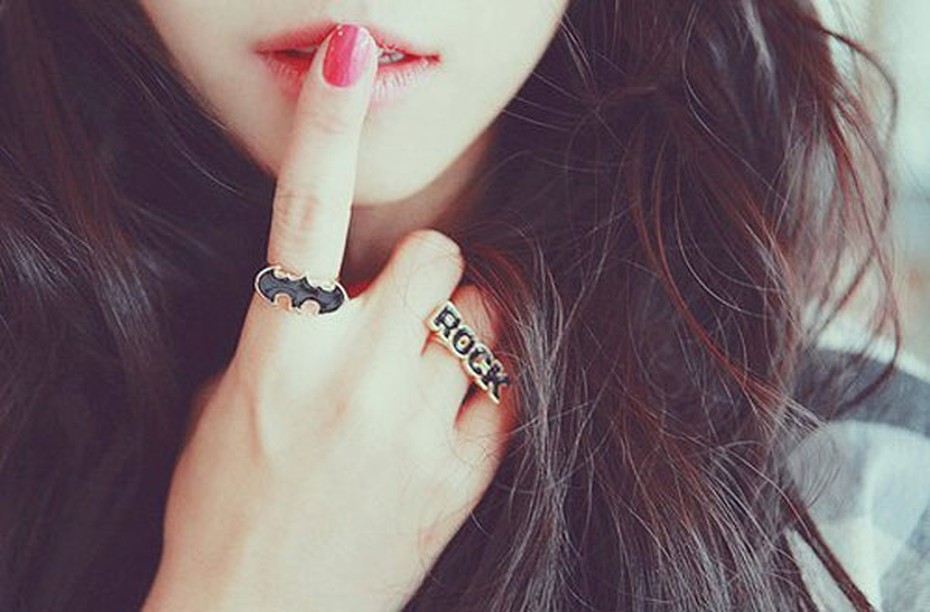 Là phụ nữ, bạn nên học cách giữ im lặng khi cần