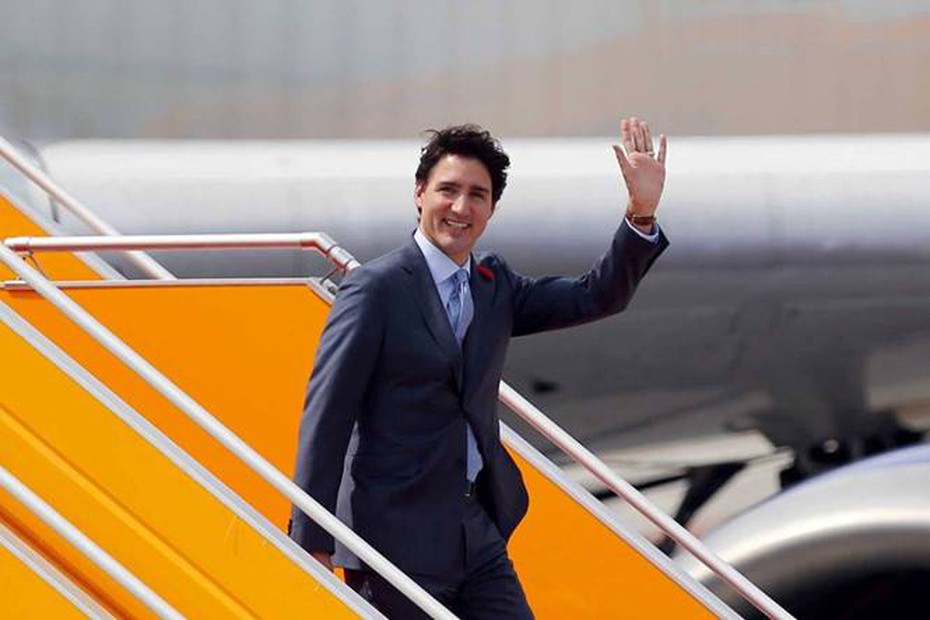 Nghệ thuật sử dụng bít tất của Thủ tướng Canada Justin Trudeau