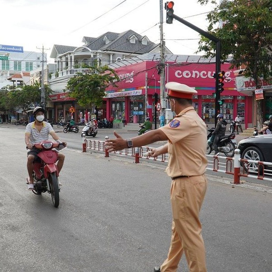 Bình Thuận: Xử phạt các trường hợp không có giấy tờ hợp lệ khi ra đường