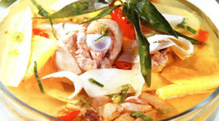 Cuối tuần vào bếp nấu món gà om măng chua ngon tuyệt