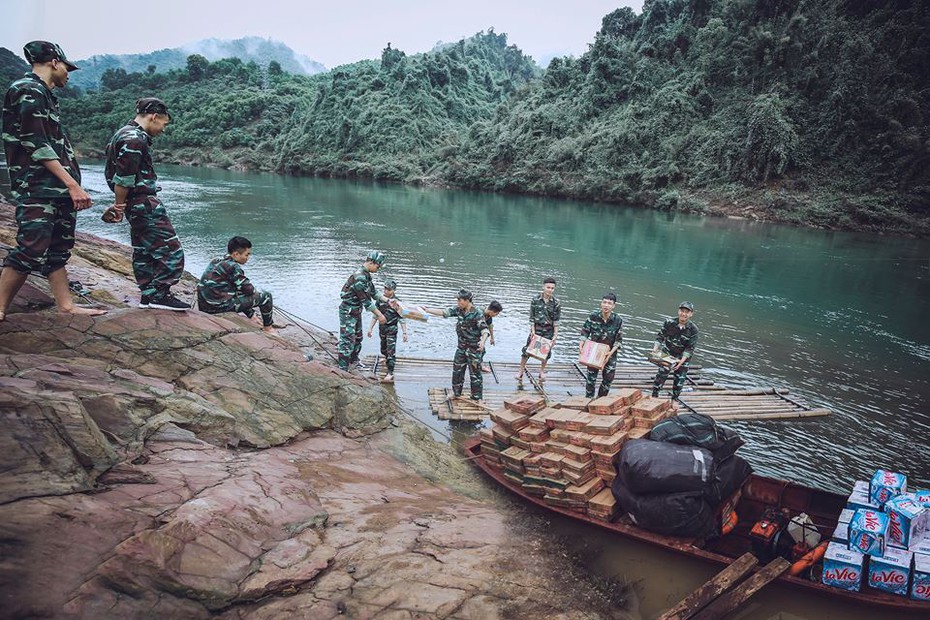 Bộ ảnh kỷ yếu “tình quân dân” của học sinh xứ Thanh gây bão mạng