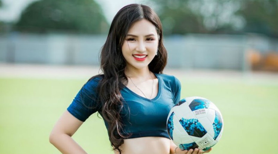 Hot girl VTV rạng rỡ khi Pháp thắng Uruguay