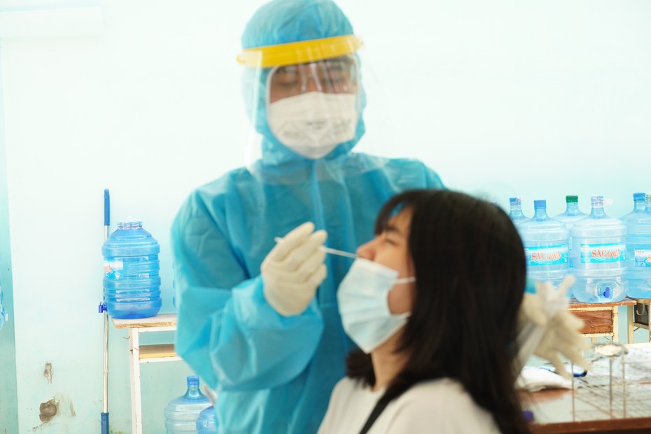 Hơn 300 sinh viên Y tế Hải Dương đang làm nhiệm vụ gì tại TP.HCM?