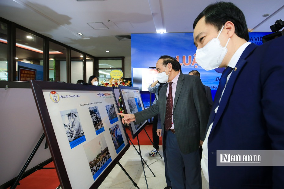 Trưng bày ảnh “Luật gia Việt Nam với Biển, Đảo quê hương”: Lý trí và trái tim của Luật gia Việt Nam