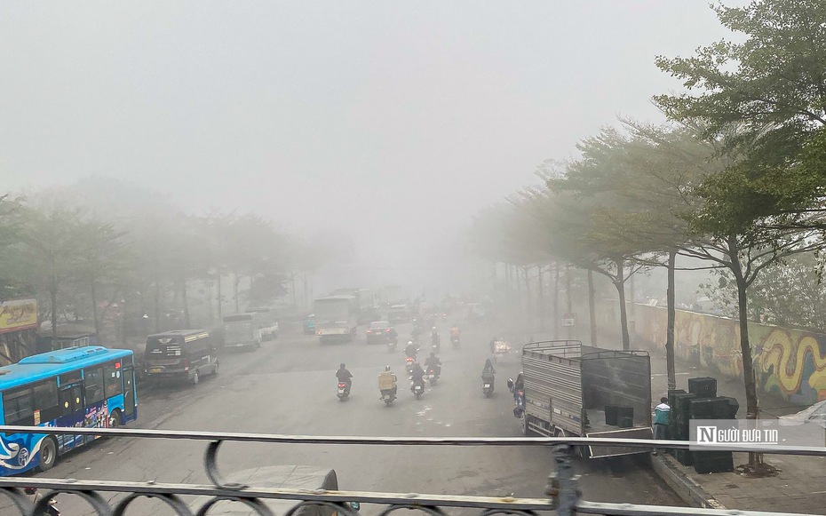 Sương mù dày đặc ở Hà Nội có phải ô nhiễm không khí?