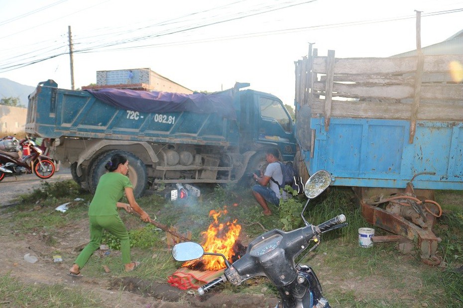 Bà Rịa - Vũng Tàu: Xe tải đâm xe máy và ô tô liên hoàn, hai người thương vong