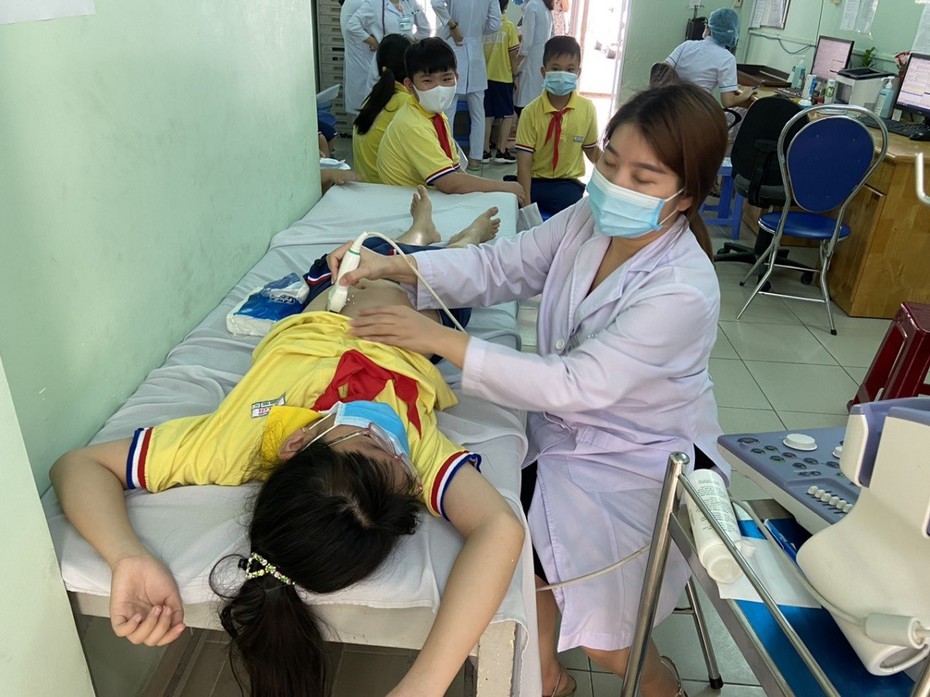 Nhiều học sinh tiểu học ở Vũng Tàu nhập viện nghi do ngộ độc thực phẩm