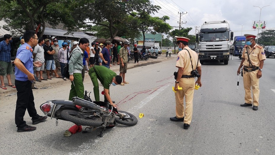 Nam thanh niên tử vong thương tâm sau va chạm với xe đầu kéo trên QL51