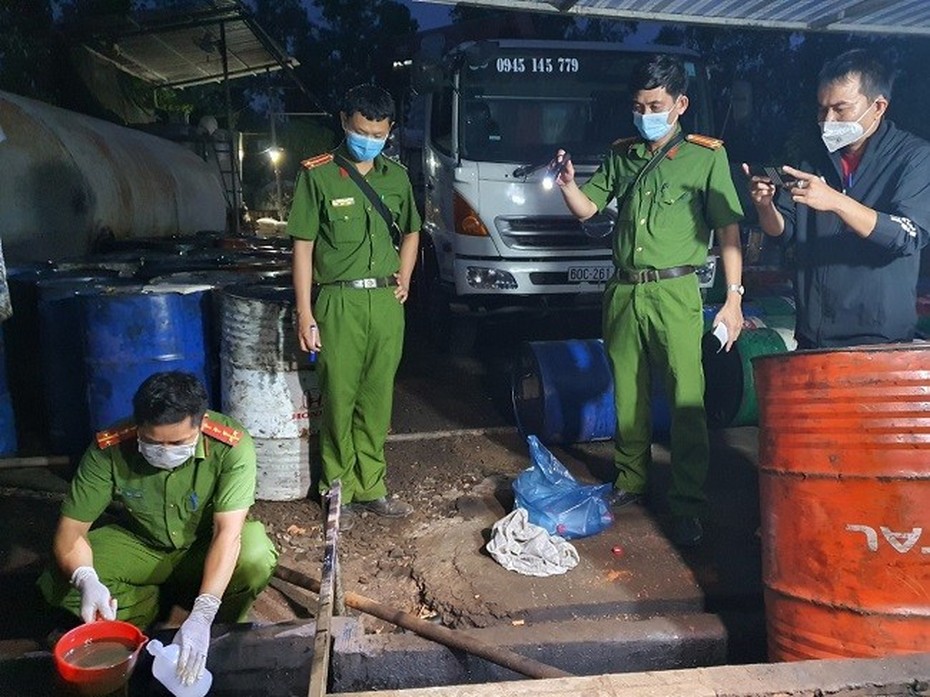 Bà Rịa - Vũng Tàu: Phát hiện cơ sở nấu dầu D.O giả nằm giữa cánh đồng