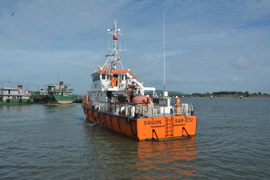 Xuyên đêm cứu nạn thuyền viên nước ngoài bị tai nạn lao động trên biển