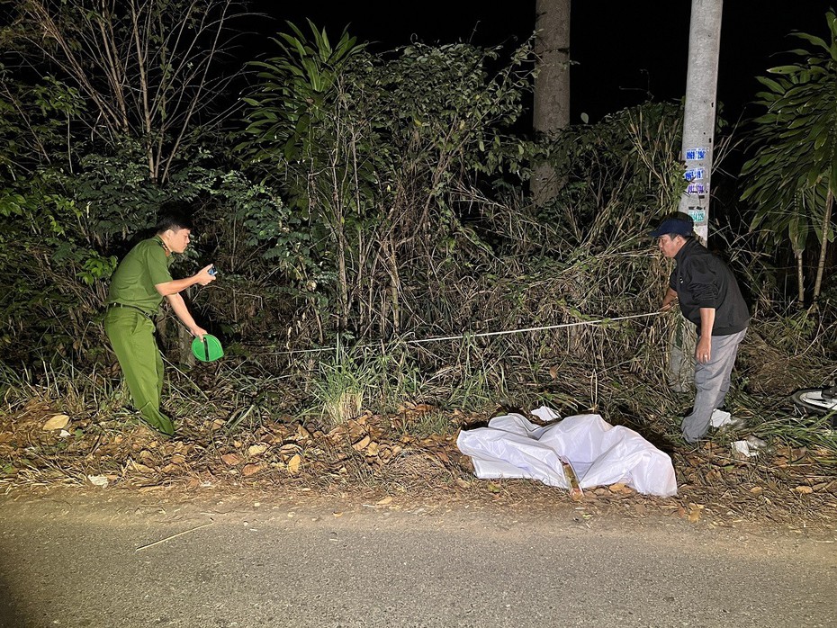 Điều tra vụ tai nạn người đàn ông đi xe máy tông vào cột điện tử vong