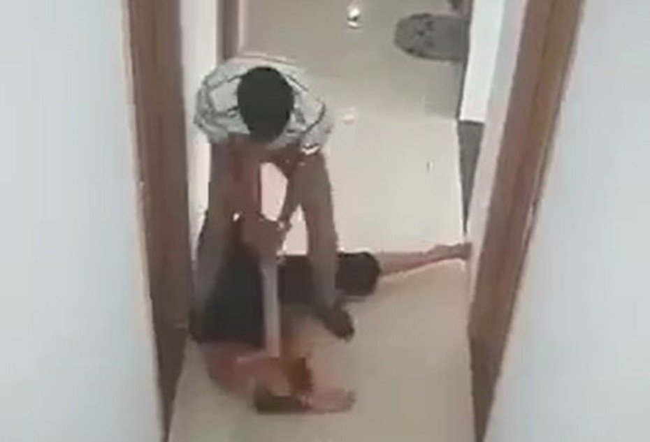 Cà Mau: Người đàn ông dùng gậy đánh dã man một phụ nữ