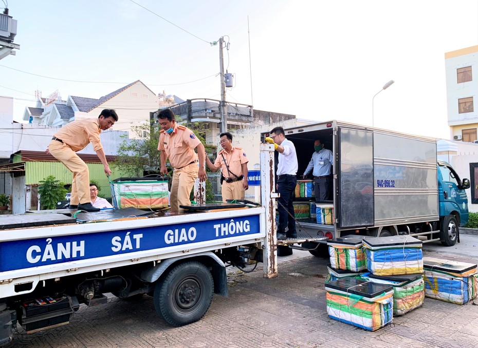 Bạc Liêu: Phát hiện gần 600kg tôm chứa tạp chất trên đường đi tiêu thụ