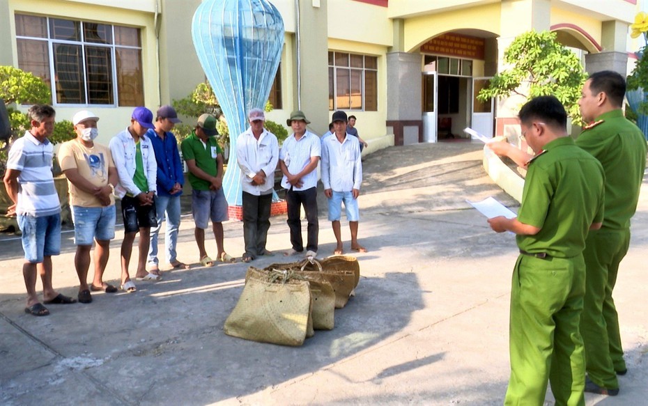 Bắt quả tang 8 đối tượng đá gà ăn tiền, tạm giữ 48 triệu đồng