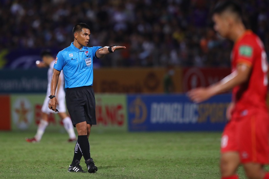 HLV Hà Nội nghi ngờ trọng tài Thái Lan trong trận thua CAHN