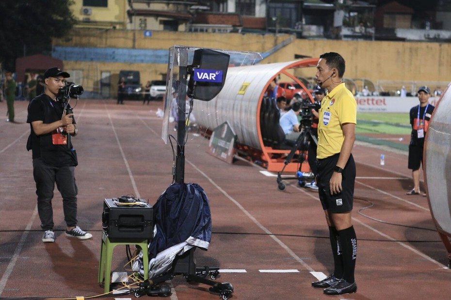 FIFA cho phép áp dụng VAR ở trận Viettel gặp CAHN, đưa ra cảnh báo cho VPF