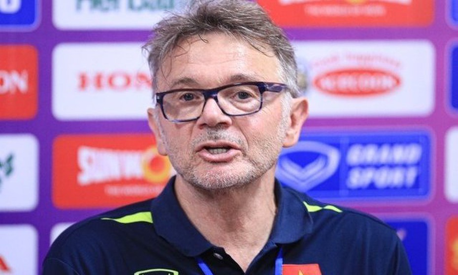 HLV Troussier: "Tôi không thể gạch tên Công Phượng, Văn Toàn"