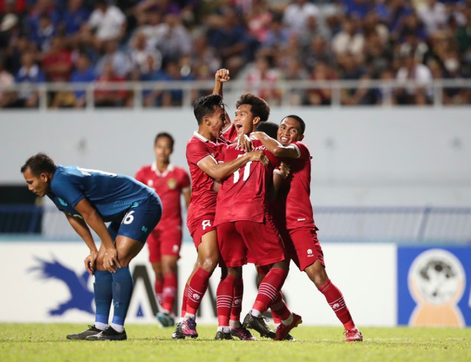 Hàng thủ chơi như mơ ngủ, U23 Thái Lan thua cay đắng trước Indonesia