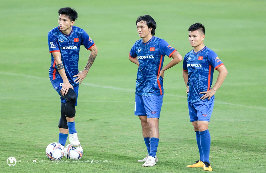 Văn Hậu sớm chia tay ĐT Việt Nam vì chấn thương
